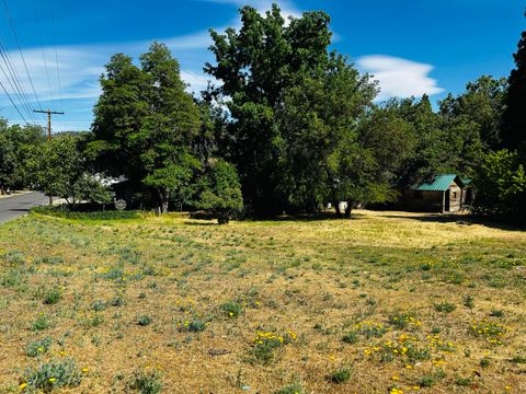Photo of 106 N West Street, Yreka, CA 96097 (MLS # 26-57)