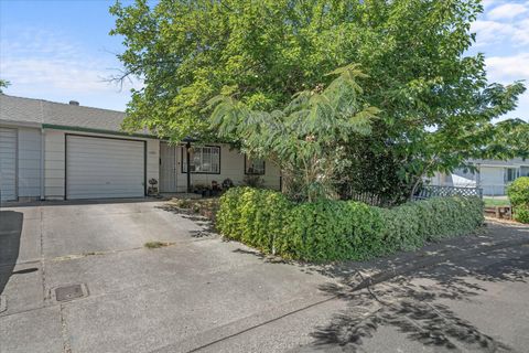 Photo of 1994 Spruce Circle, Anderson, CA 96007 (MLS # 25-3586)