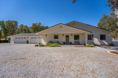 Photo of 10370 Daystar Way, Palo Cedro, CA 96073 (MLS # 25-4260)