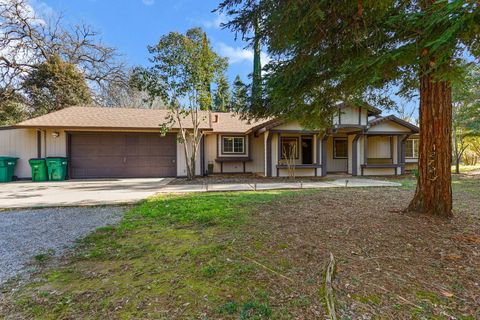 Photo of 12723 Old Oregon Trail, Redding, CA 96003 (MLS # 26-566)