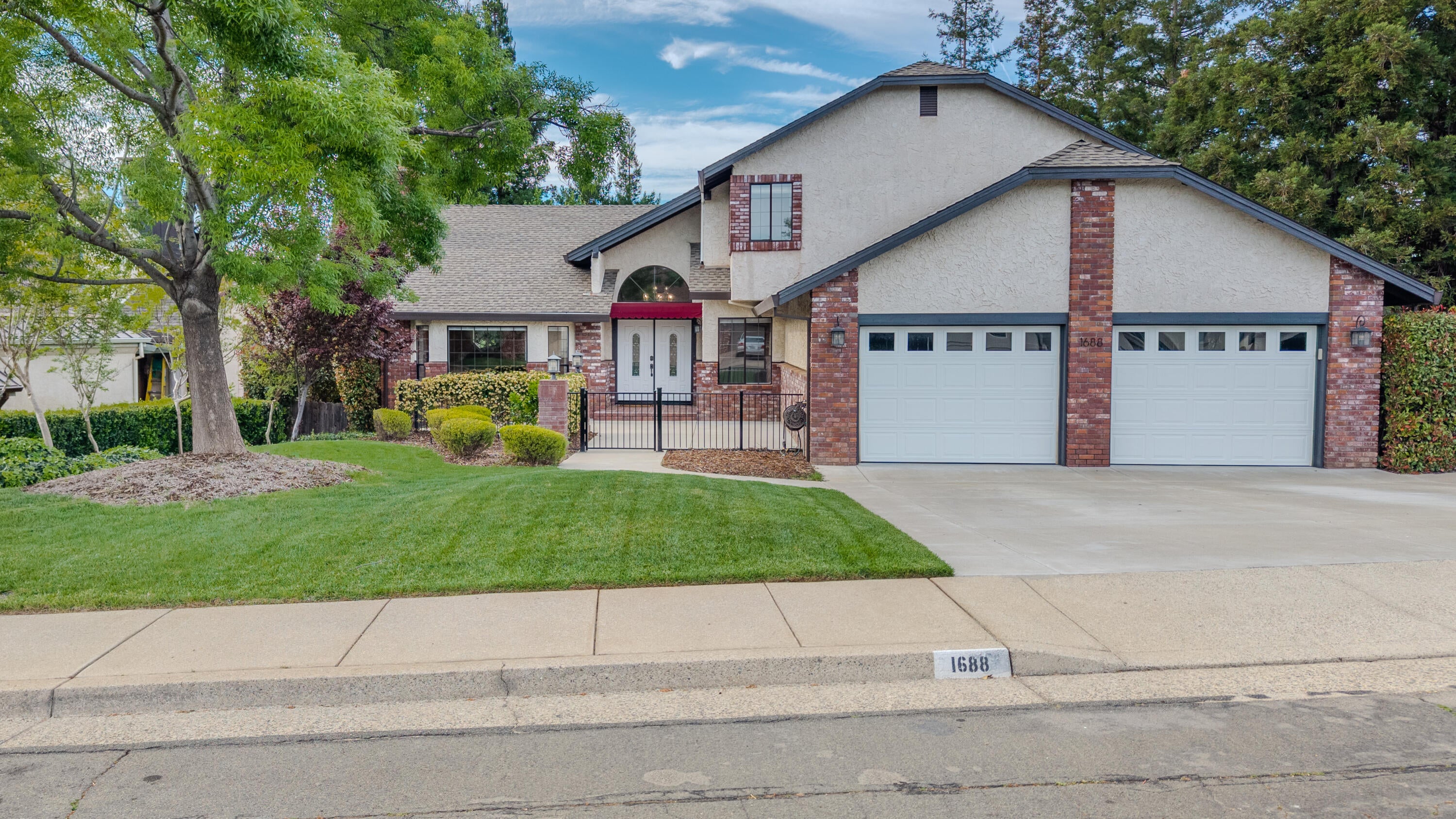 1688 El Capitan Drive