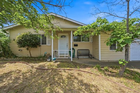 Photo of 2167 Knobcone Avenue, Anderson, CA 96007 (MLS # 26-2044)