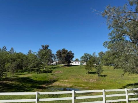 Photo of 21350 Albatross Way, Redding, CA 96003 (MLS # 26-1237)