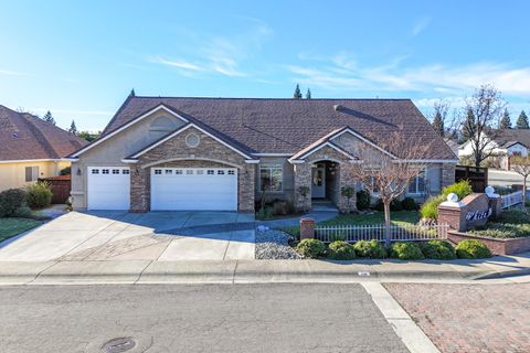 Photo of 2318 Crescent Moon Court, Redding, CA 96001 (MLS # 26-178)