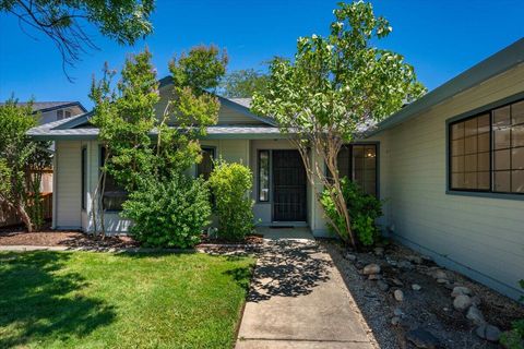 Photo of 1545 Fresia Way, Redding, CA 96003 (MLS # 26-3427)