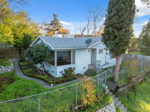 Photo of 2077 Skyline Drive, Redding, CA 96001 (MLS # 25-5393)