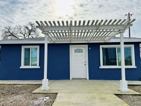 Photo of 1701 E Cypress Ave, Redding, CA 96002 (MLS # 26-244)