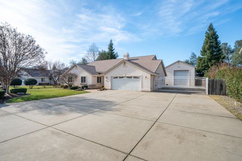 Photo of 4624 Columbine Drive, Redding, CA 96002 (MLS # 26-1936)