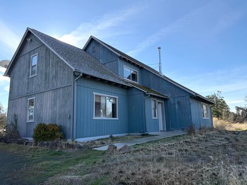 Photo of 11524 Martin Drive, Montague, CA 96064 (MLS # 25-5222)