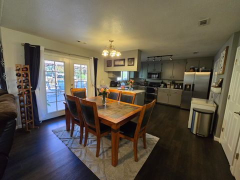 Photo of 1070 Dara Court, Redding, CA 96003 (MLS # 25-5234)