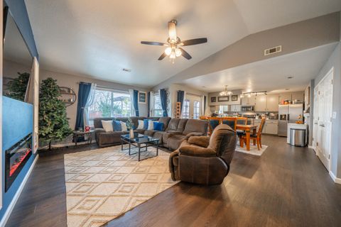 Photo of 1070 Dara Court, Redding, CA 96003 (MLS # 25-5234)