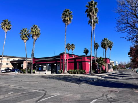 Photo of 1987 Hilltop Drive, Redding, CA 96002 (MLS # 25-5389)