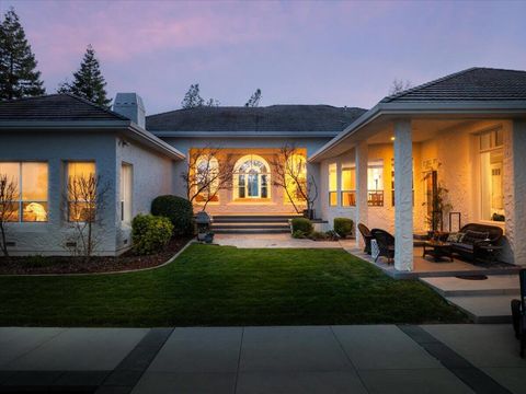 Photo of 15888 El Camino Robles Road, Redding, CA 96001 (MLS # 25-4125)