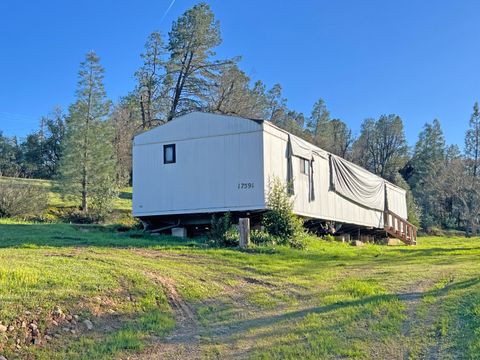 Photo of 17591 Triple S Drive, Anderson, CA 96007 (MLS # 26-1357)