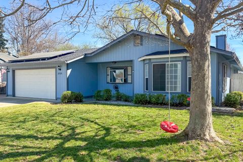 Photo of 2705 Limestone Court, Anderson, CA 96007 (MLS # 26-917)