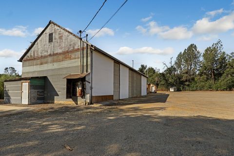 Photo of 18795 Jessie Road, Anderson, CA 96007 (MLS # 25-3983)
