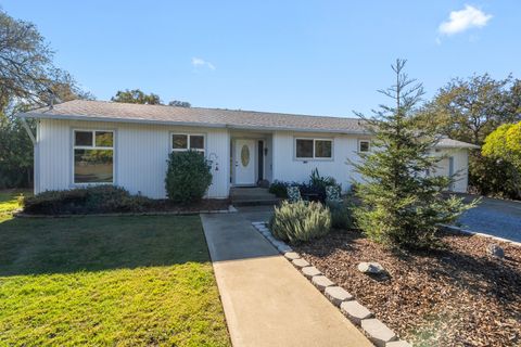 Photo of 4375 Via Ventura, Red Bluff, CA 96080 (MLS # 25-5005)