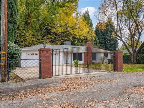 Photo of 362 Revilo Drive, Redding, CA 96001 (MLS # 25-5086)