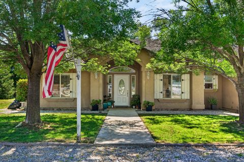Photo of 19395 Plateau Drive, Cottonwood, CA 96022 (MLS # 26-2168)