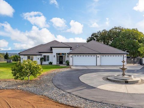 Photo of 21810 Los Altos Drive, Palo Cedro, CA 96073 (MLS # 25-4604)