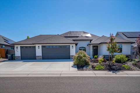 Photo of 3677 Nadal Drive, Redding, CA 96002 (MLS # 26-3434)