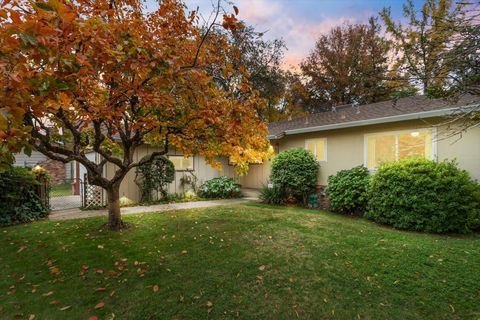 Photo of 2757 N Bonnyview Road, Redding, CA 96001 (MLS # 25-5018)