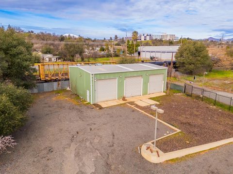 Photo of 1445 Grange Street, Redding, CA 96001 (MLS # 25-3567)