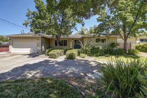 Photo of 544 Rafael Street, Redding, CA 96001 (MLS # 26-3648)