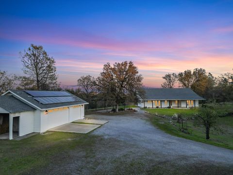 Photo of 13303 Intermountain Road, Redding, CA 96003 (MLS # 25-5246)