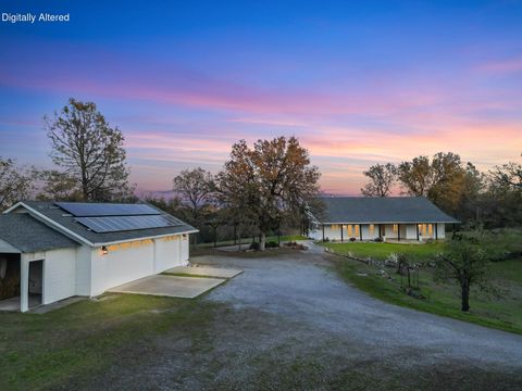 Photo of 13303 Intermountain Road, Redding, CA 96003 (MLS # 25-5246)