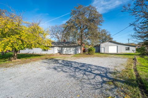 Photo of 12141 Kern Drive, Redding, CA 96003 (MLS # 25-5237)