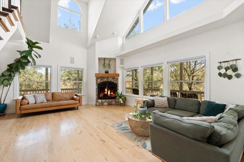 Photo of 10738 Green Oaks Lane, Redding, CA 96003 (MLS # 25-4048)