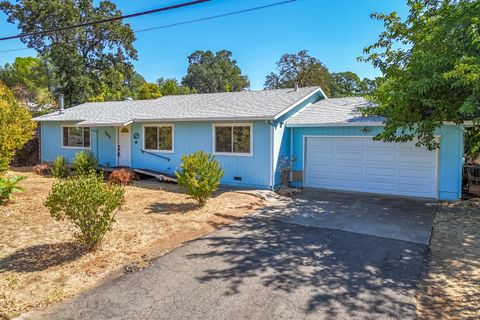 Photo of 1433 Mussel Shoals Avenue, Shasta Lake, CA 96019 (MLS # 25-3956)