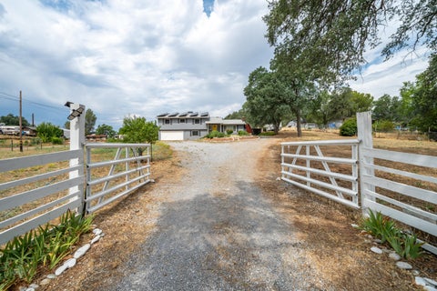 Photo of 3638 W Anderson Drive, Cottonwood, CA 96022 (MLS # 26-3050)
