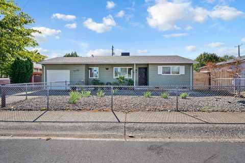 Photo of 2145 Venus Way, Redding, CA 96002 (MLS # 25-4748)