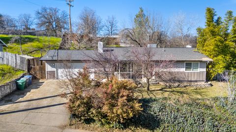 Photo of 3496 Summit Drive, Redding, CA 96001 (MLS # 26-494)