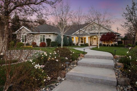 Photo of 3385 Wimbledon Drive, Redding, CA 96002 (MLS # 25-5388)