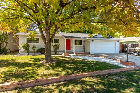 Photo of 6494 Leonard Drive, Redding, CA 96001 (MLS # 25-4575)