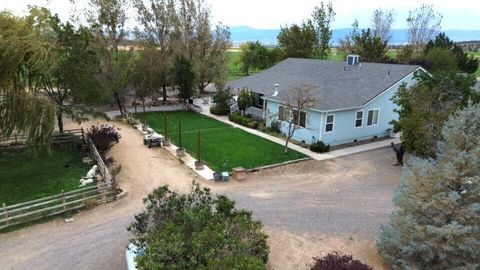 Photo of 480100 Belfast Road, Litchfield, CA 96117 (MLS # 25-4150)