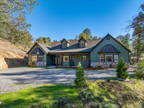 Photo of 14375 Moss Drive, Redding, CA 96003 (MLS # 25-4687)