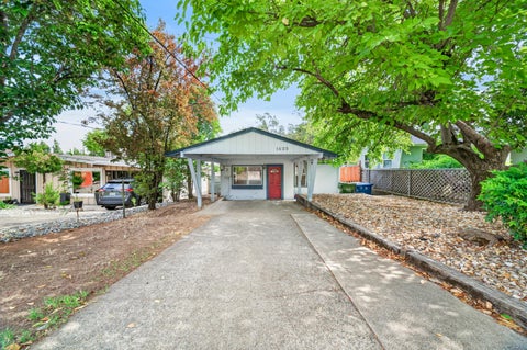 Photo of 1625 Oak Street, Redding, CA 96001 (MLS # 26-5183)