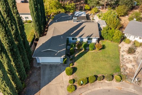 Photo of 2350 Amethyst Way, Redding, CA 96003 (MLS # 25-4394)
