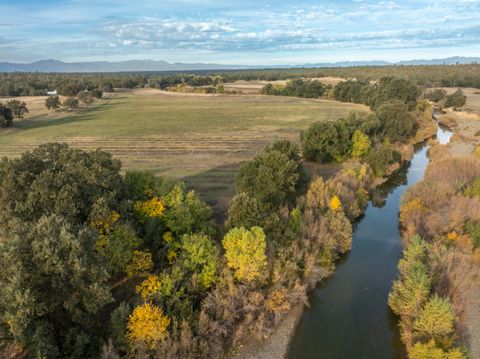 Photo of 17720 Bowman Road, Cottonwood, CA 96022 (MLS # 25-5232)