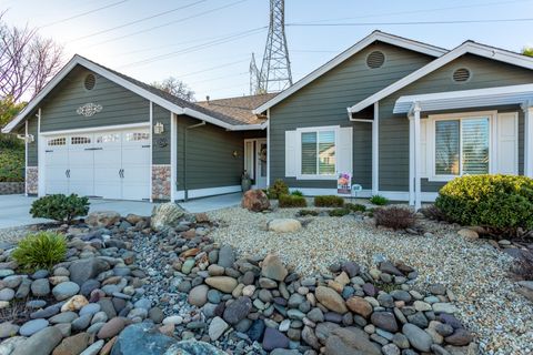 Photo of 4746 Tralee Lane, Redding, CA 96001 (MLS # 26-354)