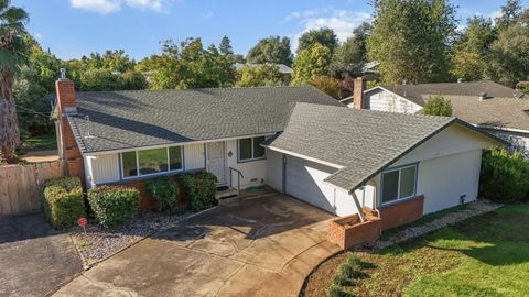 Photo of 953 Camino Court, Redding, CA 96002 (MLS # 25-4667)
