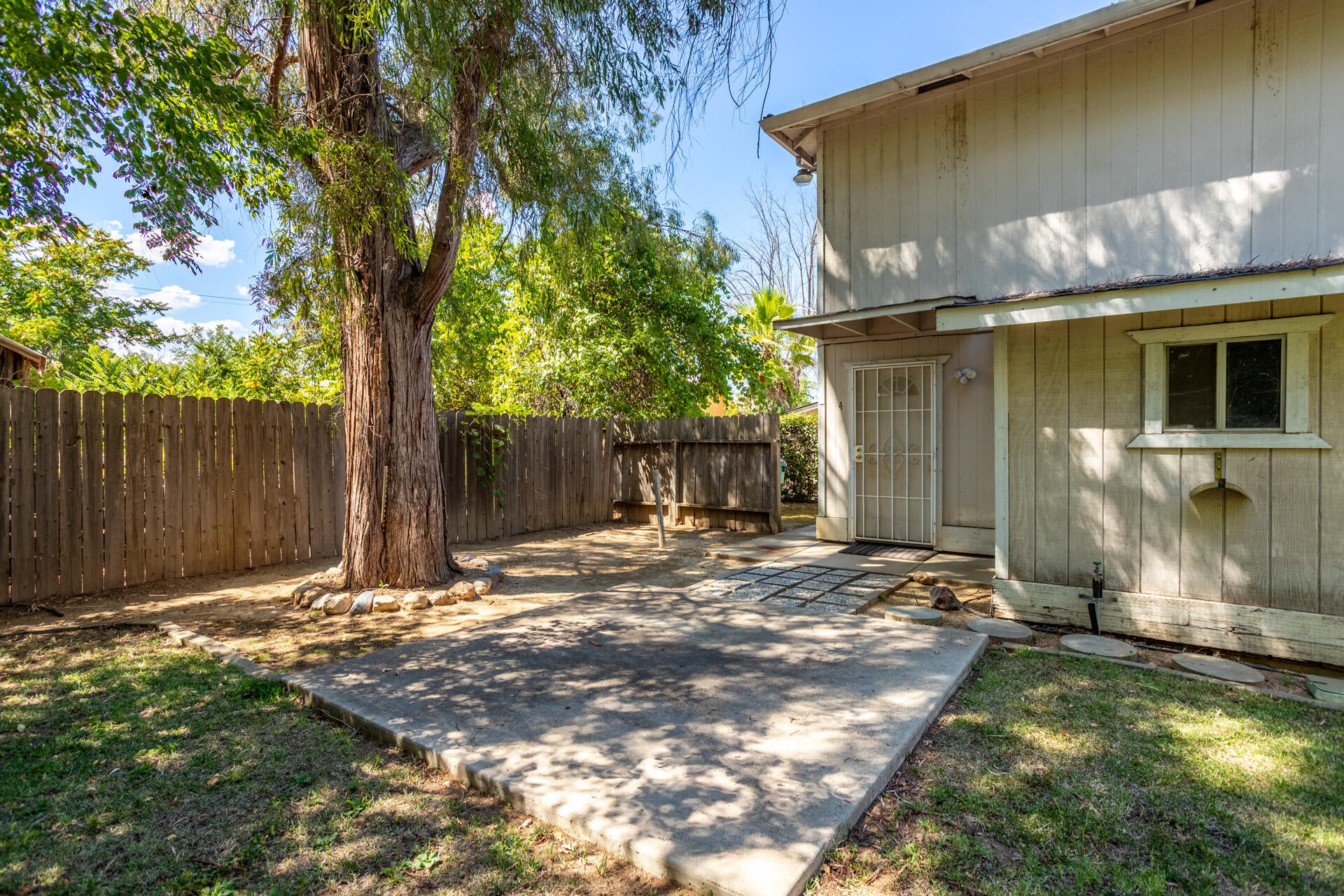 2616 W Hillside Drive