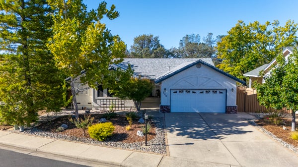 396 FRANCISCAN TRL, REDDING, CA 96003 - Image 3393016939e2e4e7be8b8c596e123bce/2308609408