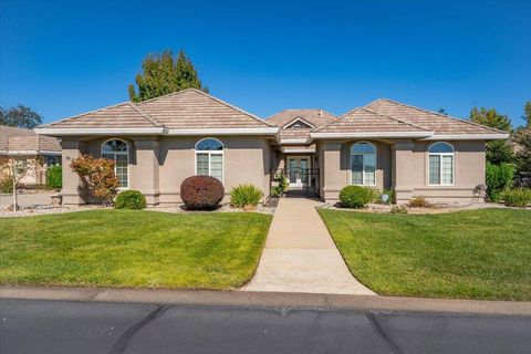 Photo of 827 Santa Cruz Drive, Redding, CA 96003 (MLS # 25-4578)