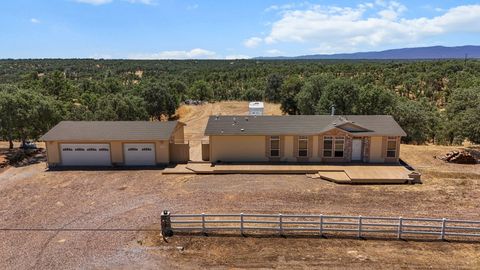 Photo of 18045 Brush Trail, Cottonwood, CA 96022 (MLS # 26-3168)