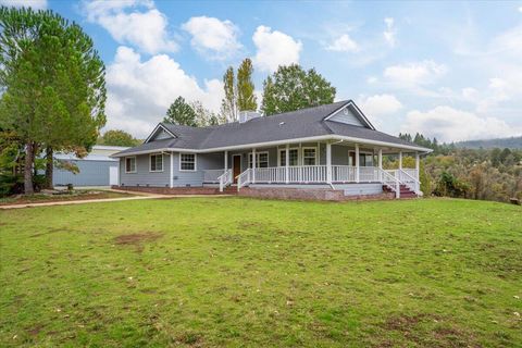 Photo of 30153 Frisby Road, Round Mountain, CA 96084 (MLS # 25-4600)
